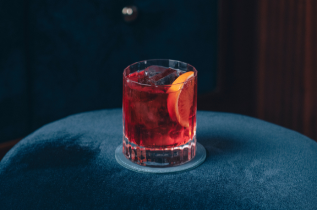 GIACOSA 1815: DOVE IL NEGRONI È NATO, HA FATTO CARRIERA E ORA DETTA LEGGE AL BANCONE